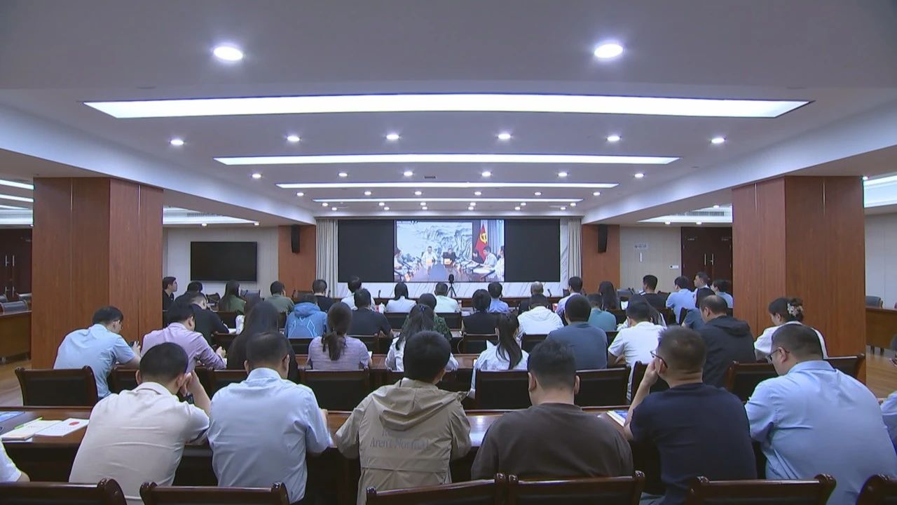 20250609我市组织40余家民营企业、行业协会商会学习民营经济促进法.jpg