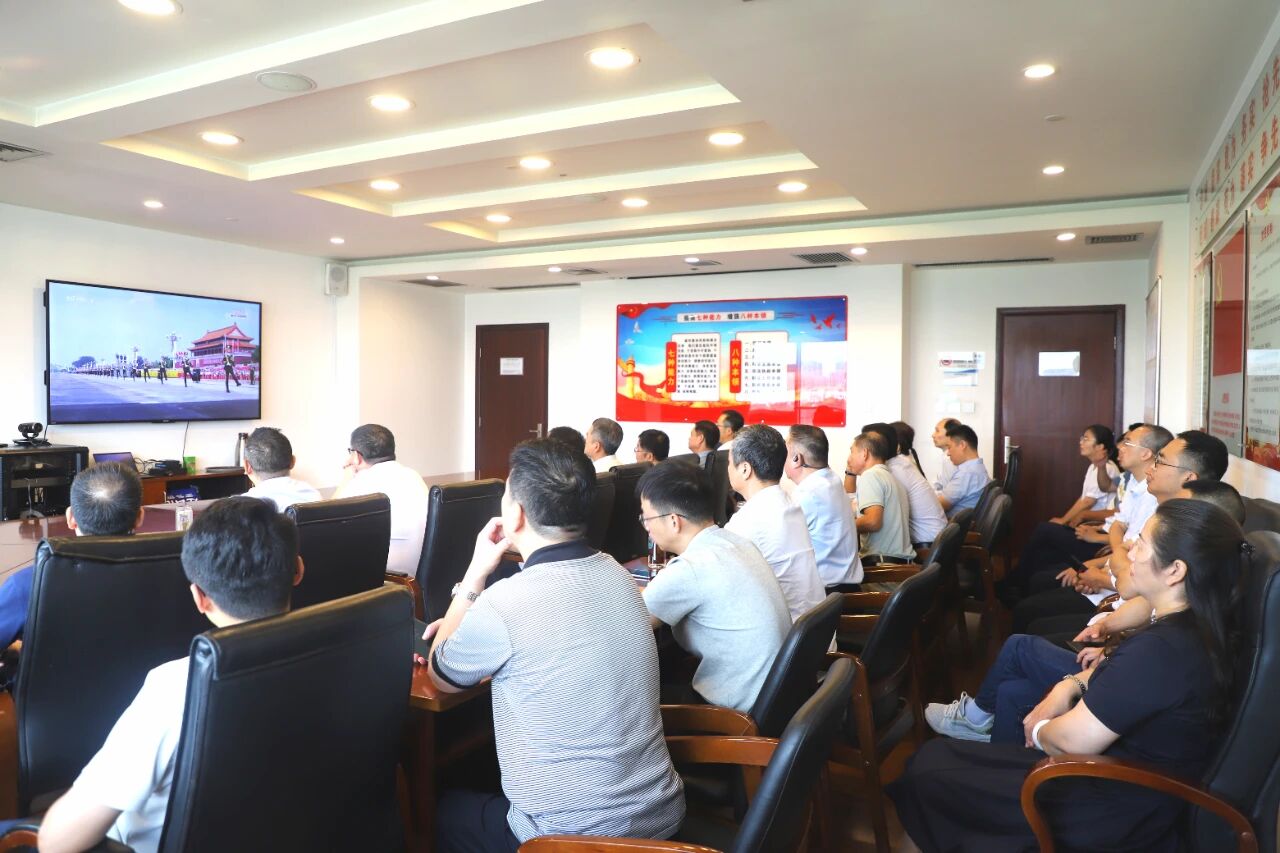 20250905市发展改革委组织收看纪念中国人民抗日战争暨世界反法西斯战争胜利80周年大会.jpg